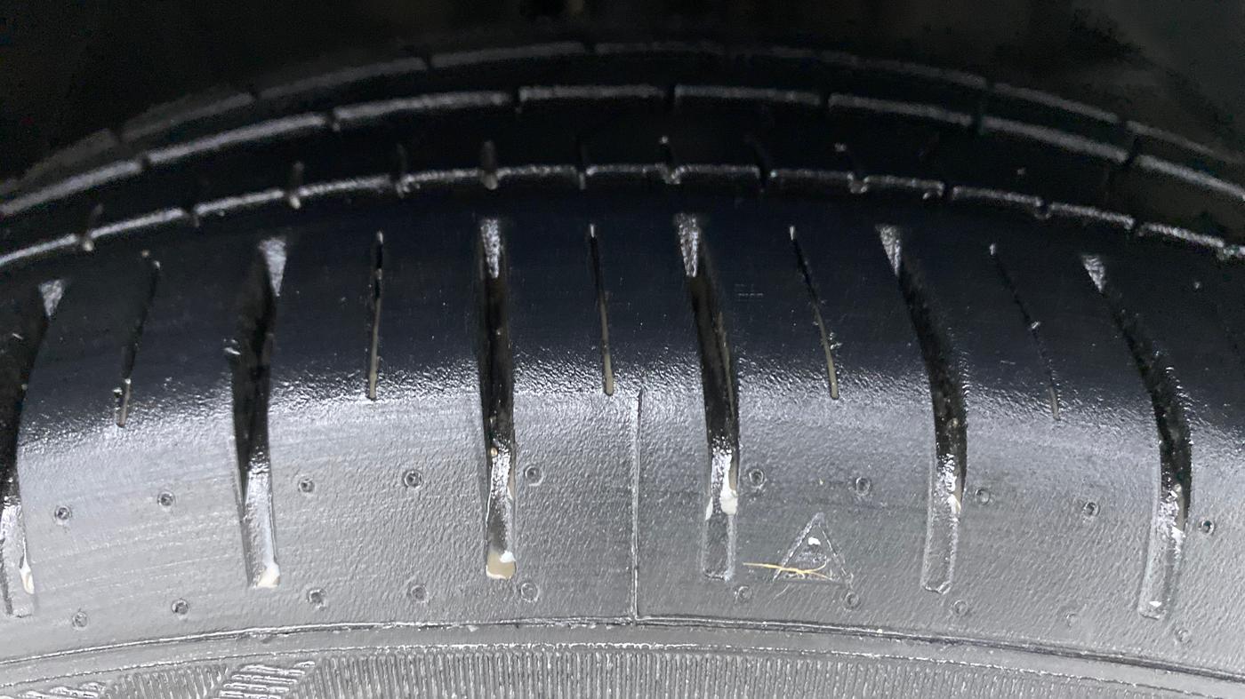 2020 Maruti Baleno ALPHA 1.2K12  AT, Petrol, Automatic, 6,403 km, Right Front Tyre Tread