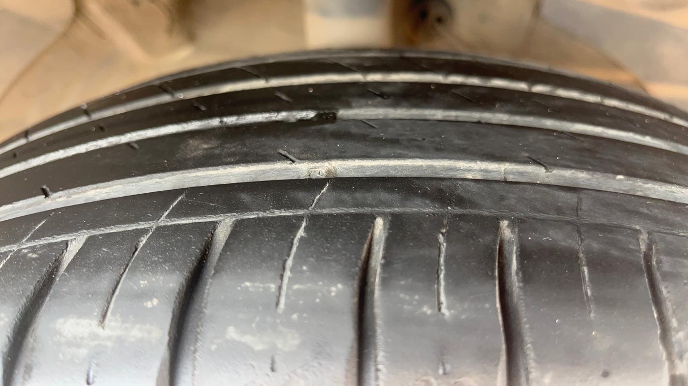 2023 MG HECTOR SAVVY PRO 1.5 TURBO CVT PETROL, Petrol, Automatic, 36,957 km, Right Front Tyre Tread