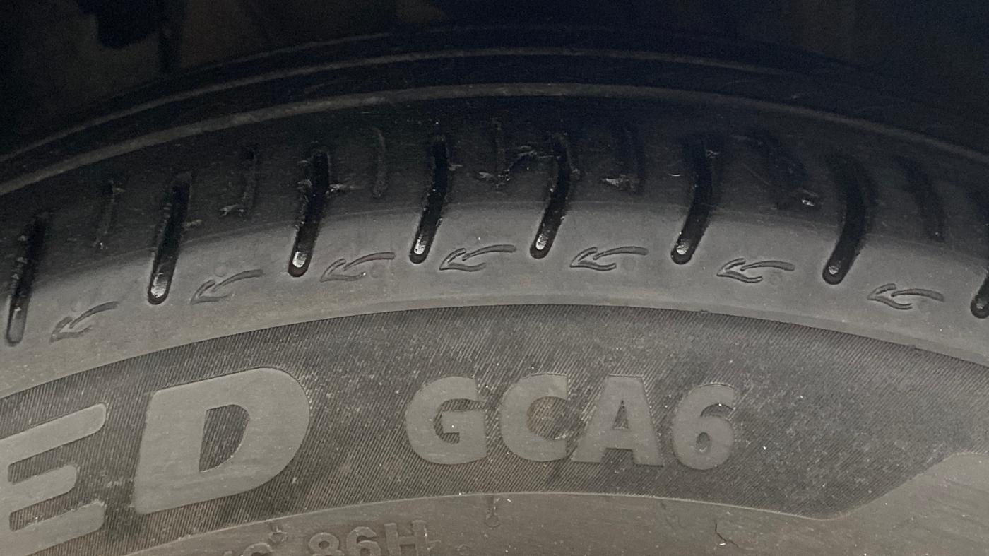 2024 Tata ALTROZ XZ PETROL, Petrol, Manual, 44,415 km, Right Front Tyre Tread