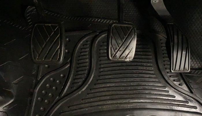 2014 Maruti Swift LXI, Petrol, Manual, 44,303 km, Pedals