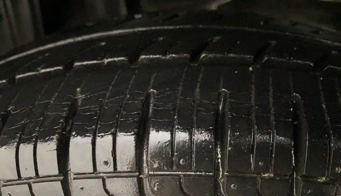 2013 Maruti Alto 800 LXI, Petrol, Manual, 13,708 km, Left Rear Tyre Tread
