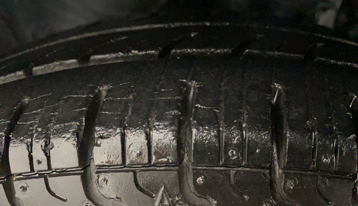2013 Maruti Alto 800 LXI, Petrol, Manual, 13,708 km, Left Front Tyre Tread