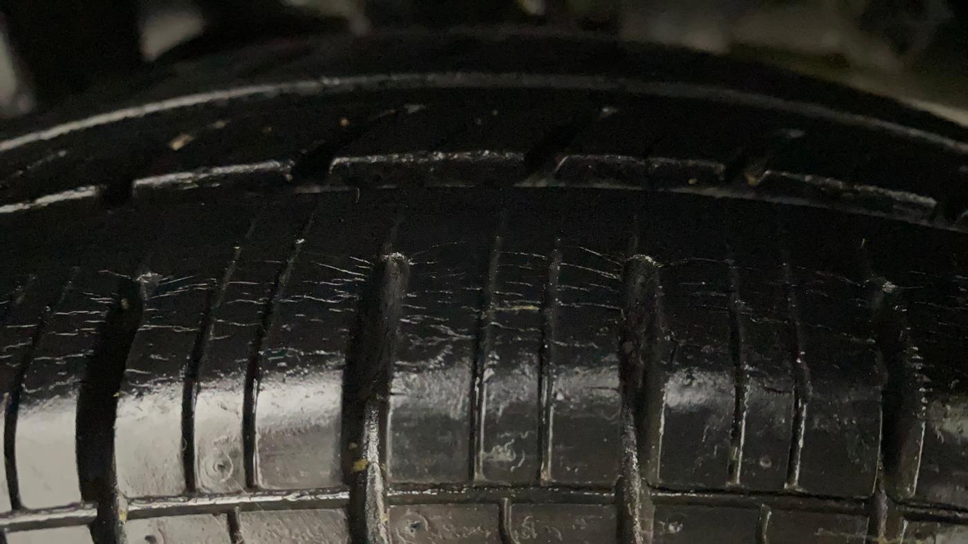 2013 Maruti Alto 800 LXI, Petrol, Manual, 13,708 km, Right Rear Tyre Tread