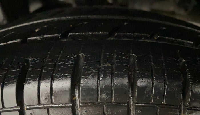 2013 Maruti Alto 800 LXI, Petrol, Manual, 13,708 km, Right Rear Tyre Tread