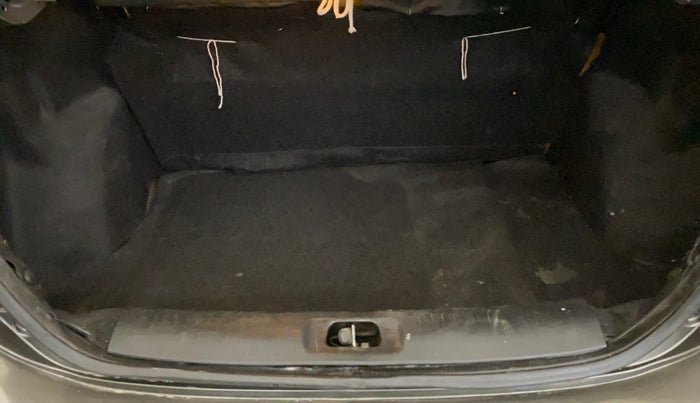 2016 Maruti Swift Dzire LXI (O), Petrol, Manual, 81,538 km, Boot Inside