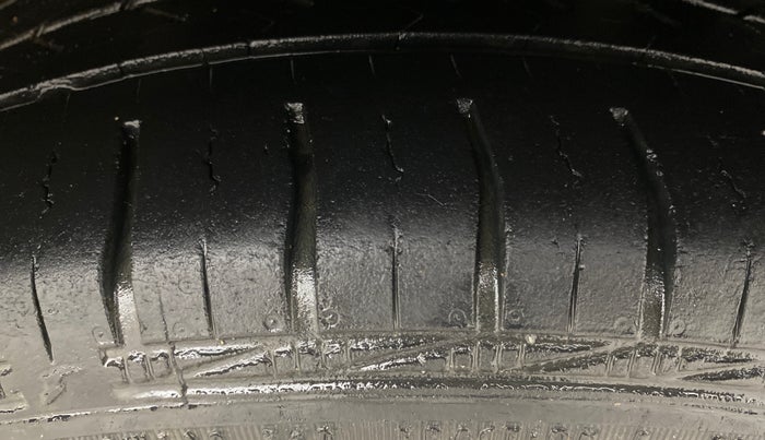 2015 Ford New Figo TREND 1.2 PETROL, Petrol, Manual, 97,235 km, Left Rear Tyre Tread