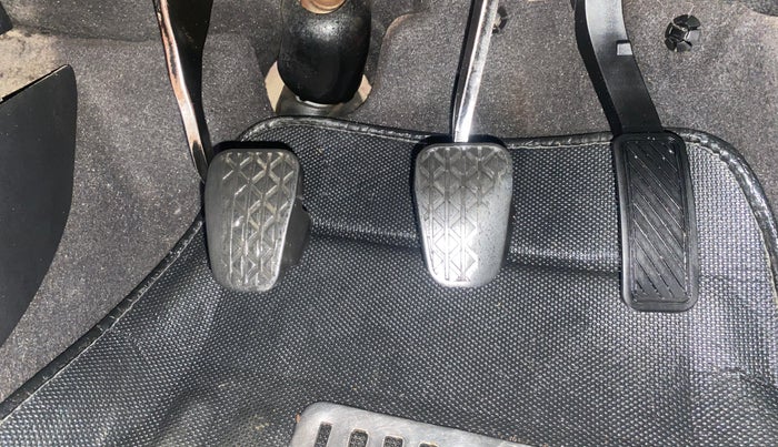 2015 Ford New Figo TREND 1.2 PETROL, Petrol, Manual, 97,235 km, Pedals