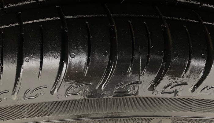 2015 Ford New Figo TREND 1.2 PETROL, Petrol, Manual, 97,235 km, Left Front Tyre Tread