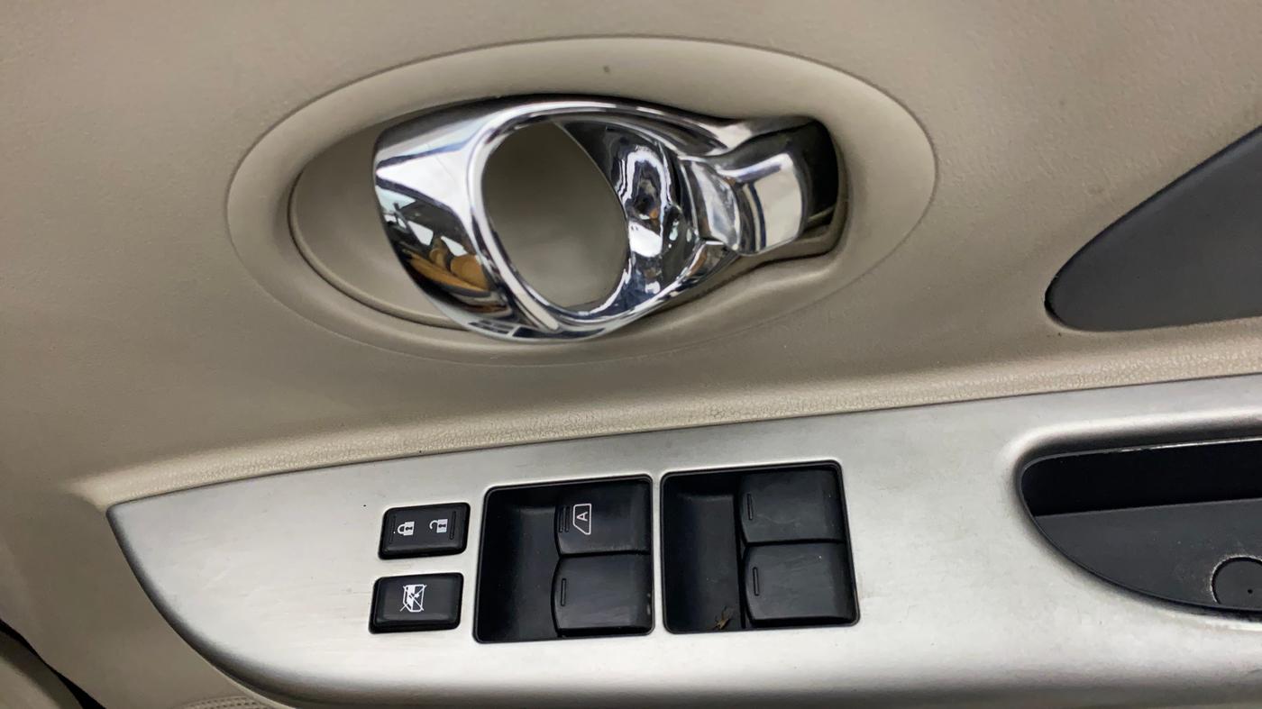 2014 Nissan Micra XV CVT, Petrol, Automatic, 29,525 km, Driver Side Door Panels Control