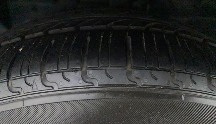 2018 Ford FREESTYLE TREND 1.5 TDCI MT, Diesel, Manual, 85,142 km, Left Front Tyre Tread