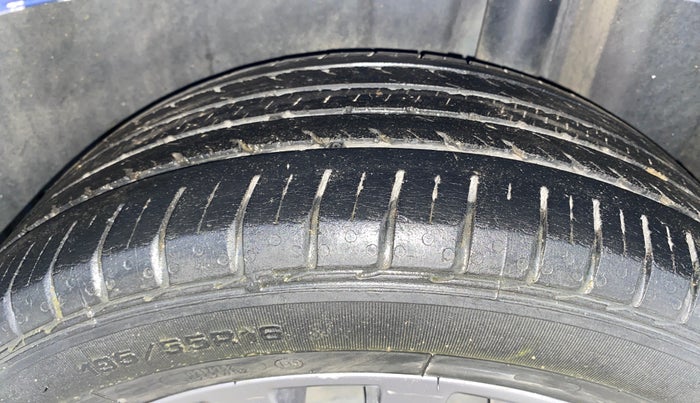 2017 Maruti Ciaz ALPHA 1.4 PETROL, Petrol, Manual, 1,20,798 km, Left Rear Tyre Tread