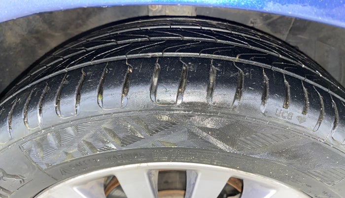 2017 Maruti Ciaz ALPHA 1.4 PETROL, Petrol, Manual, 1,20,798 km, Right Front Tyre Tread