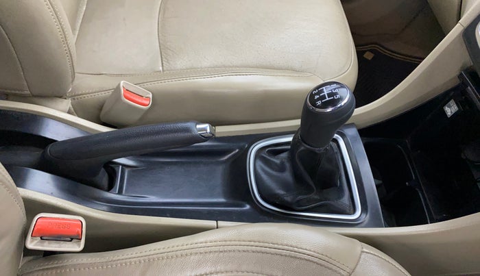2017 Maruti Ciaz ALPHA 1.4 PETROL, Petrol, Manual, 1,20,798 km, Gear Lever