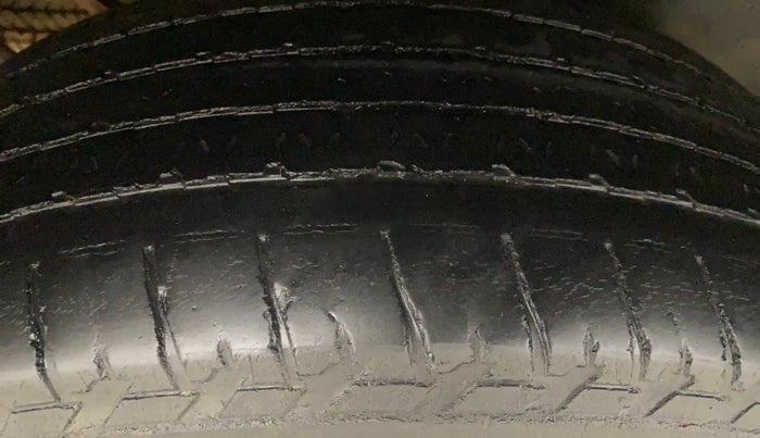 2016 Mahindra XUV500 W6, Diesel, Manual, 53,978 km, Right Rear Tyre Tread