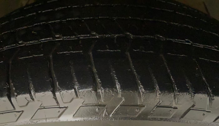 2016 Mahindra XUV500 W6, Diesel, Manual, 53,978 km, Right Front Tyre Tread