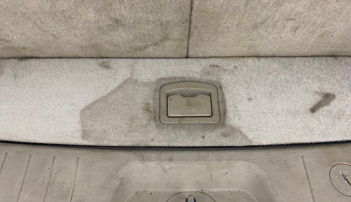 2016 Mahindra XUV500 W6, Diesel, Manual, 53,978 km, Boot Inside