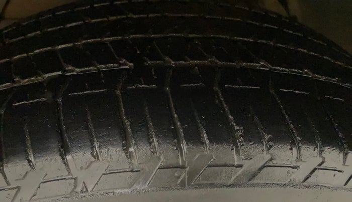 2016 Mahindra XUV500 W6, Diesel, Manual, 53,978 km, Left Front Tyre Tread