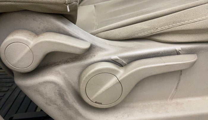 2016 Mahindra XUV500 W6, Diesel, Manual, 53,978 km, Driver Side Adjustment Panel