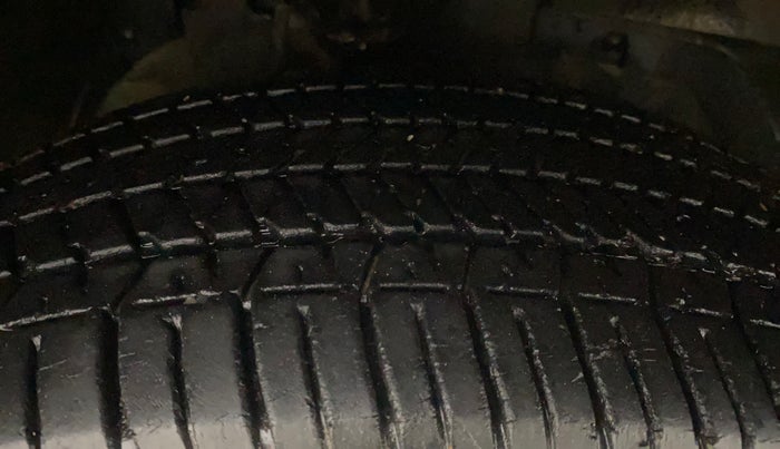 2017 Mahindra XUV500 W6, Diesel, Manual, 76,882 km, Right Front Tyre Tread