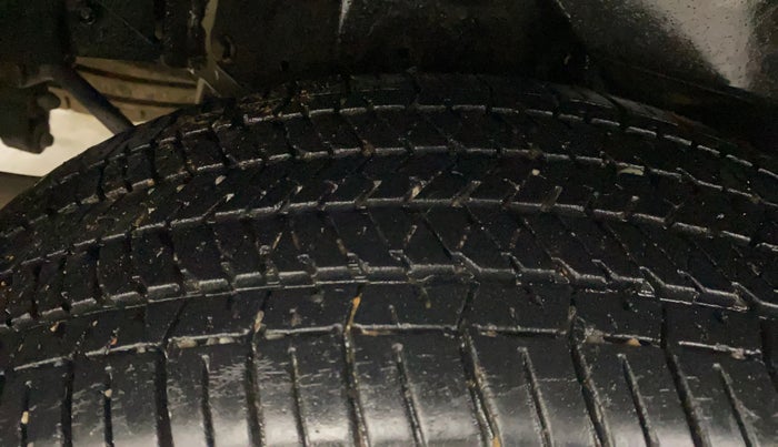 2017 Mahindra XUV500 W6, Diesel, Manual, 76,882 km, Right Rear Tyre Tread