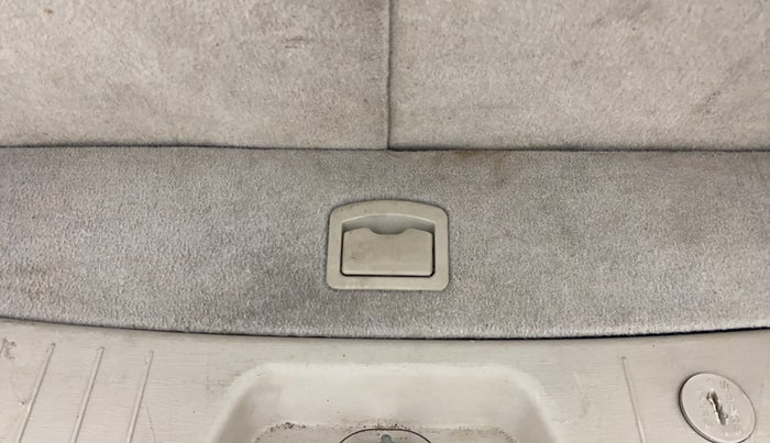2017 Mahindra XUV500 W6, Diesel, Manual, 76,882 km, Boot Inside