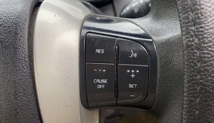 2017 Mahindra XUV500 W6, Diesel, Manual, 76,882 km, Adaptive Cruise Control