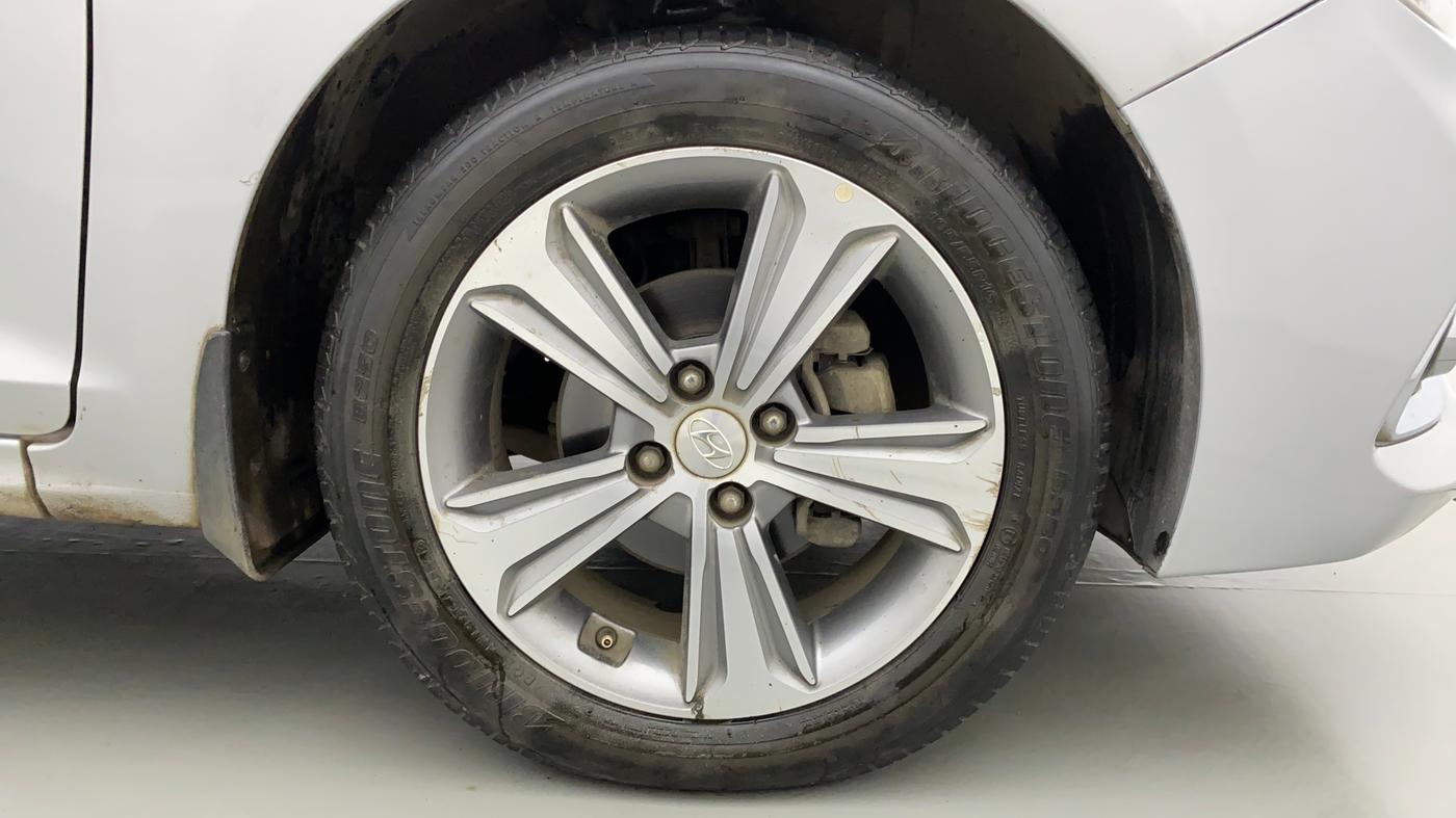 2018 Hyundai Verna 1.6 CRDI SX + AT, Diesel, Automatic, 66,883 km, Right Front Wheel