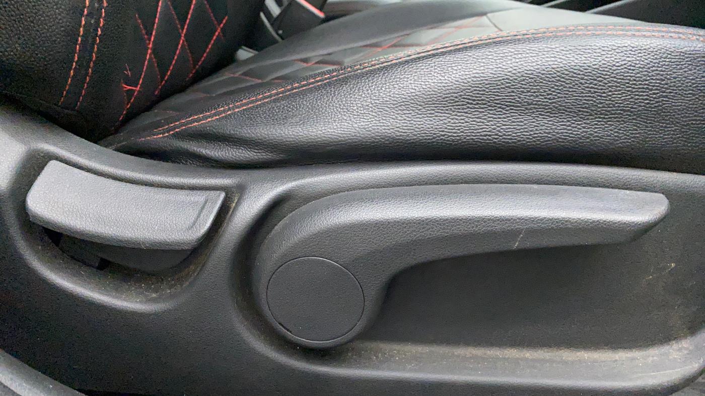 2018 Hyundai Verna 1.6 CRDI SX + AT, Diesel, Automatic, 66,883 km, Driver Side Adjustment Panel