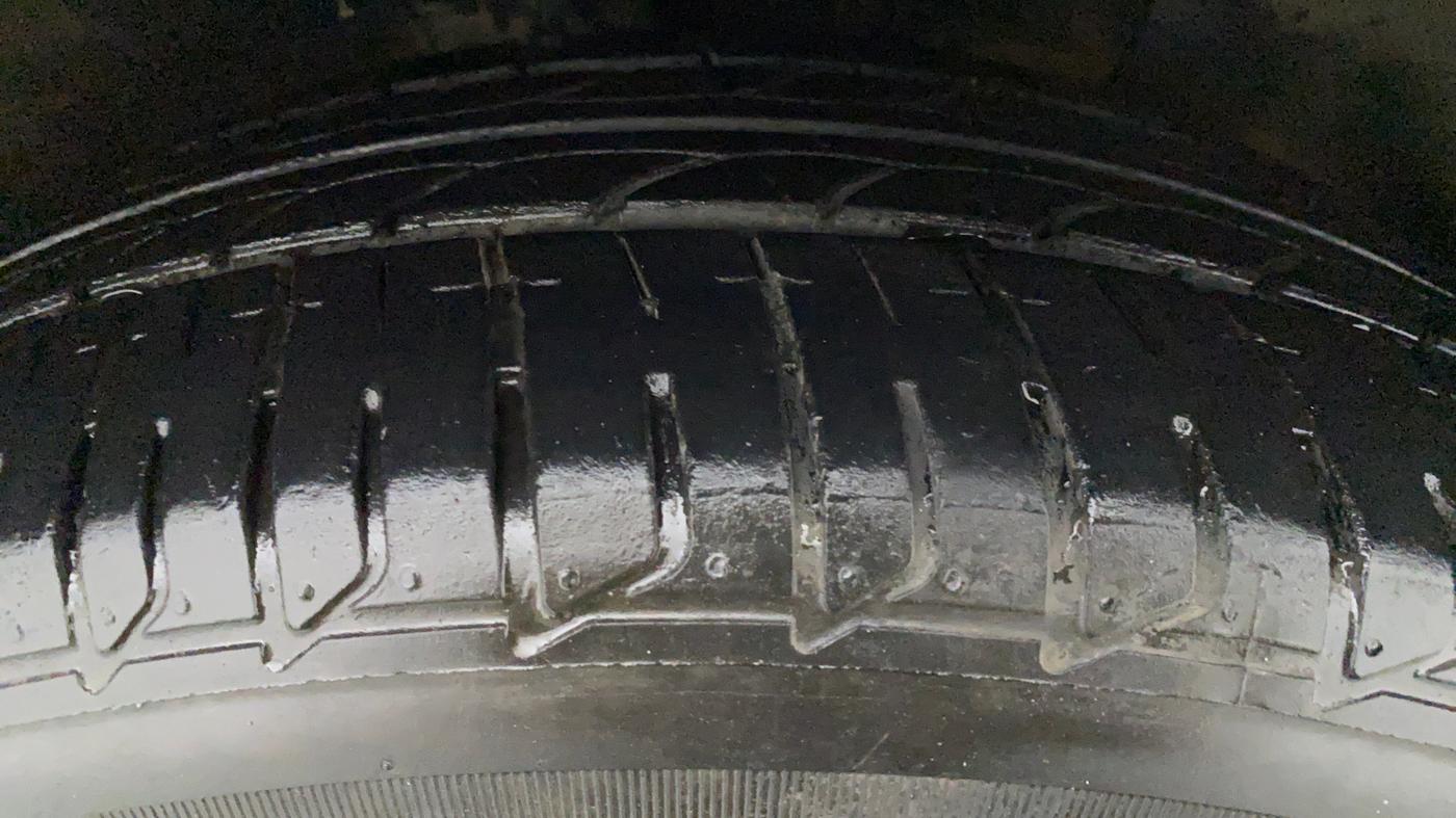 2018 Hyundai Verna 1.6 CRDI SX + AT, Diesel, Automatic, 66,883 km, Right Front Tyre Tread