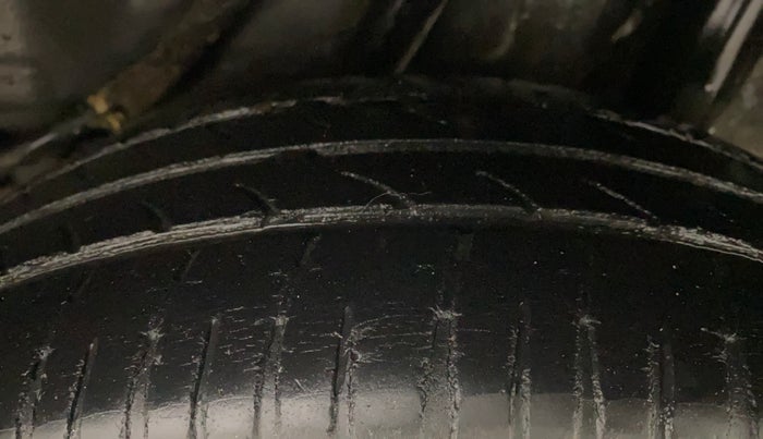 2015 Honda Amaze 1.2L I-VTEC S, Petrol, Manual, 50,278 km, Left Rear Tyre Tread