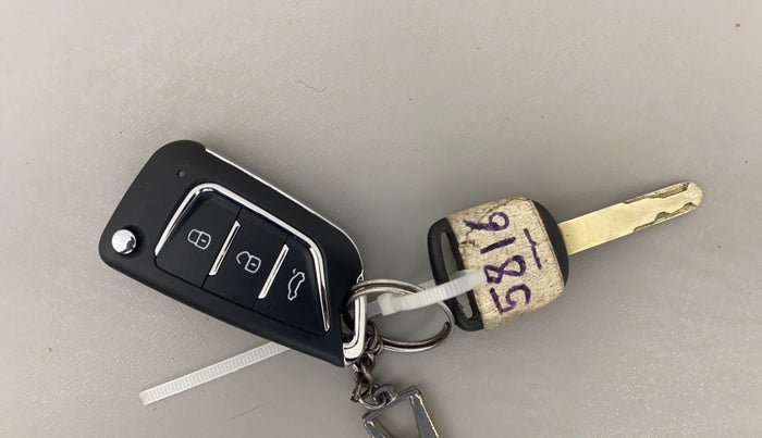 2015 Honda Amaze 1.2L I-VTEC S, Petrol, Manual, 50,278 km, Key Close Up