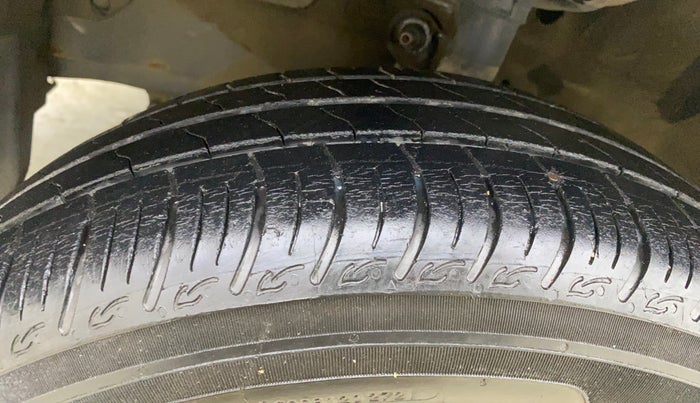 2015 Honda Amaze 1.2L I-VTEC S, Petrol, Manual, 51,855 km, Left Front Tyre Tread