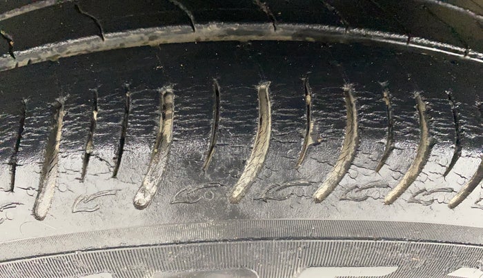 2019 Maruti Baleno DELTA PETROL 1.2, Petrol, Manual, 63,919 km, Left Front Tyre Tread