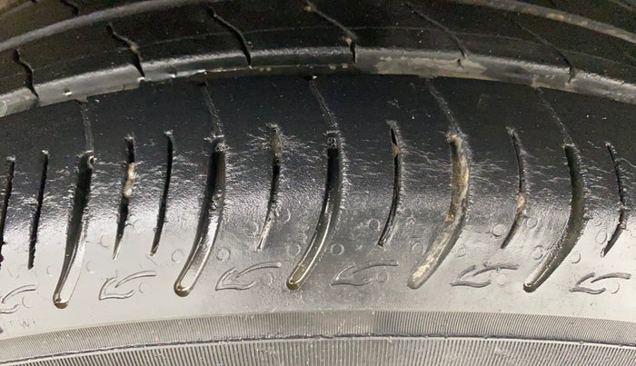 2019 Maruti Baleno DELTA PETROL 1.2, Petrol, Manual, 63,919 km, Right Front Tyre Tread