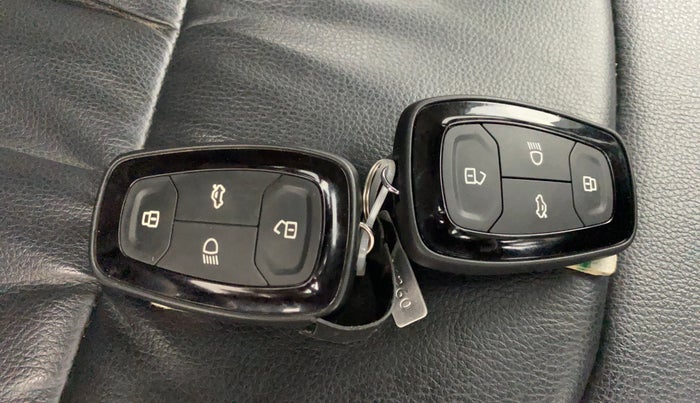 2022 Tata NEXON XZ PLUS SUNROOF DIESEL DUAL TONE, Diesel, Manual, 18,285 km, Key Close Up