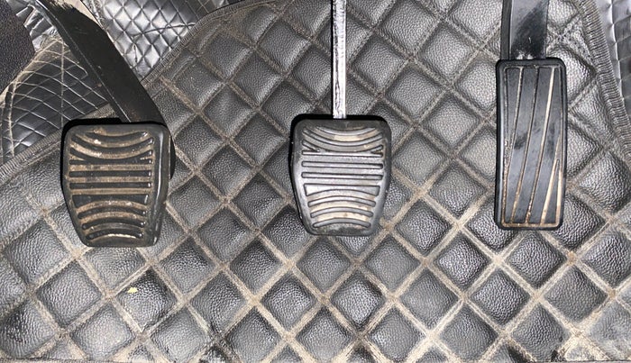 2023 Mahindra XUV700 AX 7 LUXURY D MT 7 STR, Diesel, Manual, 16,953 km, Pedals