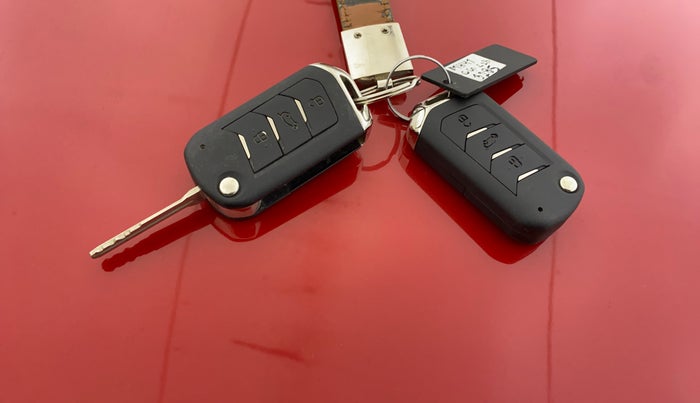 2023 Mahindra XUV700 AX 7 LUXURY D MT 7 STR, Diesel, Manual, 16,953 km, Key Close Up