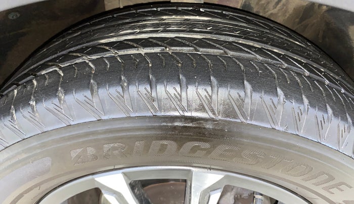 2023 Mahindra XUV700 AX 7 LUXURY D MT 7 STR, Diesel, Manual, 16,953 km, Right Front Tyre Tread