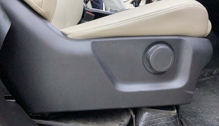 2023 Mahindra XUV700 AX 7 LUXURY D MT 7 STR, Diesel, Manual, 16,953 km, Driver Side Adjustment Panel