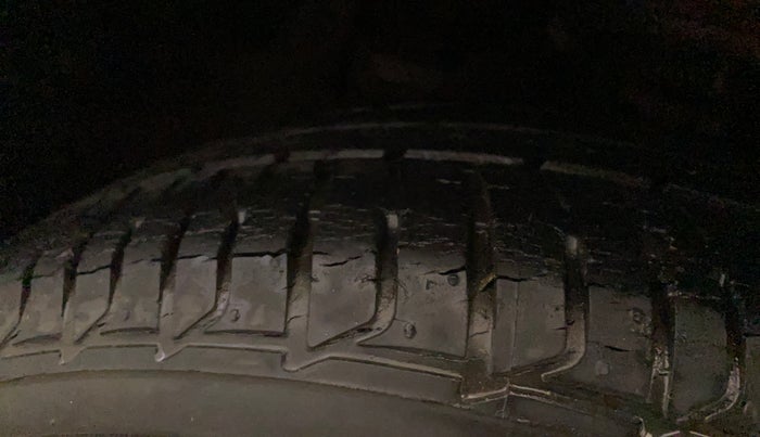 2016 Hyundai Elite i20 ASTA 1.2 (O), Petrol, Manual, 29,454 km, Left Front Tyre Tread