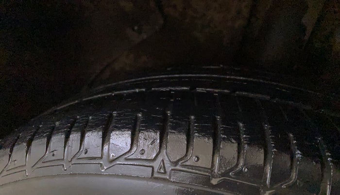 2016 Hyundai Elite i20 ASTA 1.2 (O), Petrol, Manual, 29,454 km, Right Rear Tyre Tread