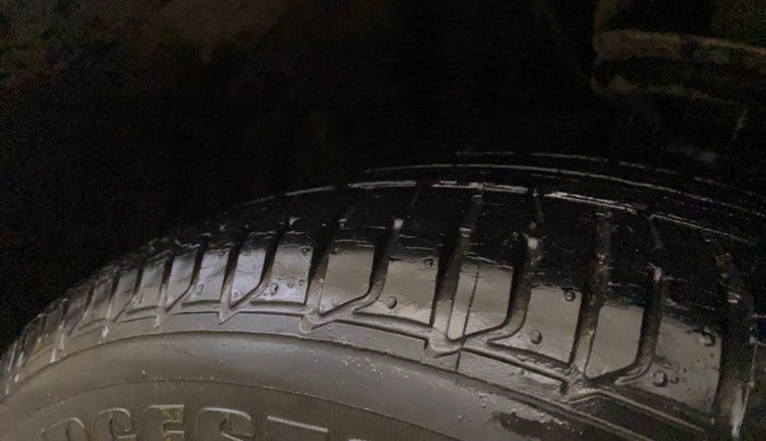 2016 Hyundai Elite i20 ASTA 1.2 (O), Petrol, Manual, 29,454 km, Right Front Tyre Tread