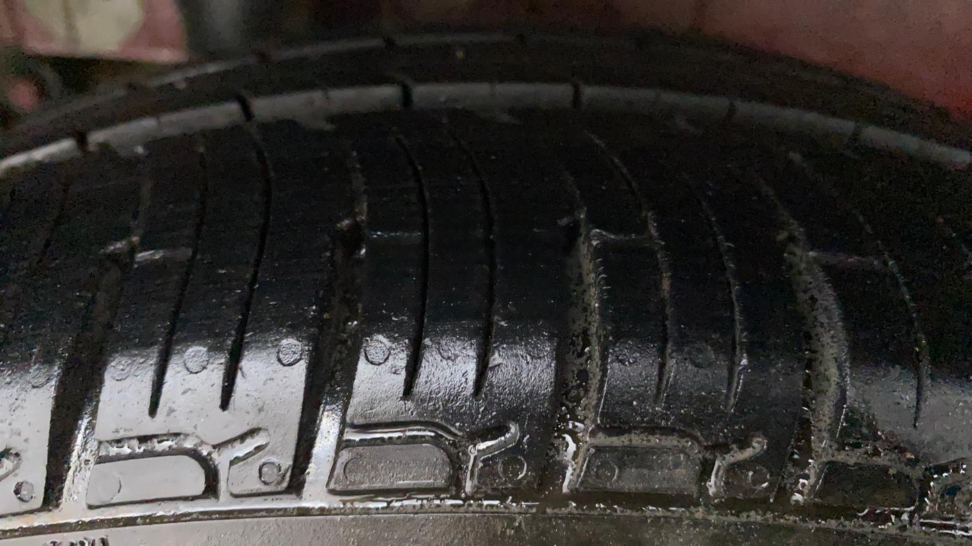 2016 Mahindra Kuv100 K4 D 6 STR, Diesel, Manual, 1,09,428 km, Right Rear Tyre Tread