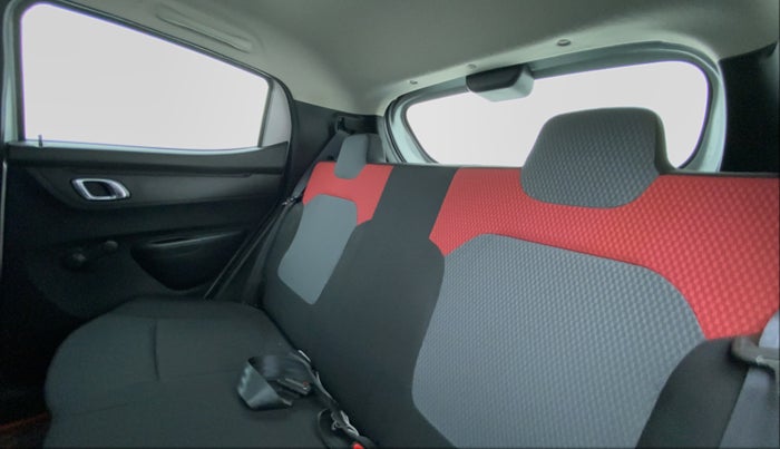 2019 Renault Kwid 1.0 RXT Opt, Petrol, Manual, 1,739 km, Right Side Door Cabin View