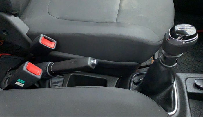 2019 Renault Kwid 1.0 RXT Opt, Petrol, Manual, 1,739 km, Gear Lever