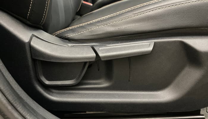 2022 Hyundai NEW I20 ASTA (O) 1.0 TURBO GDI DCT, Petrol, Automatic, 46,323 km, Driver Side Adjustment Panel