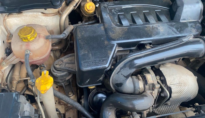 2019 Mahindra XUV300 W8 (O) 1.5 DIESEL AMT, Diesel, Automatic, 1,23,093 km, Engine View - Right