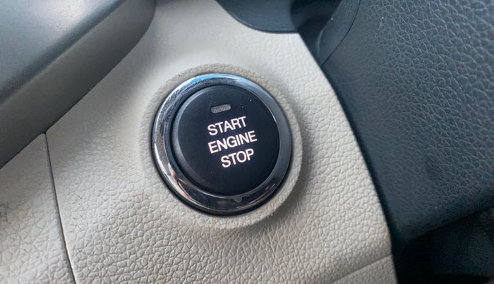 2019 Mahindra XUV300 W8 (O) 1.5 DIESEL AMT, Diesel, Automatic, 1,23,093 km, Keyless Start/ Stop Button