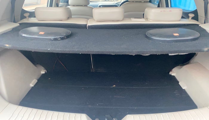 2019 Mahindra XUV300 W8 (O) 1.5 DIESEL AMT, Diesel, Automatic, 1,23,093 km, Boot Inside