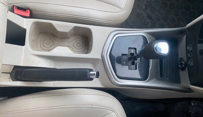 2019 Mahindra XUV300 W8 (O) 1.5 DIESEL AMT, Diesel, Automatic, 1,23,093 km, Gear Lever